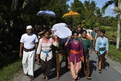 Ceremonia kremacji na wyspie Bali - AFP