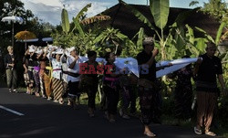 Ceremonia kremacji na wyspie Bali - AFP