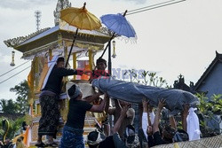 Ceremonia kremacji na wyspie Bali - AFP