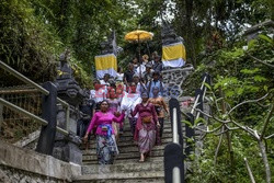 Ceremonia kremacji na wyspie Bali - AFP