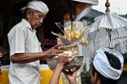 Ceremonia kremacji na wyspie Bali - AFP