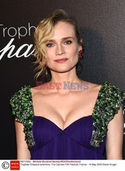 Ściśnięty biust Diane Kruger