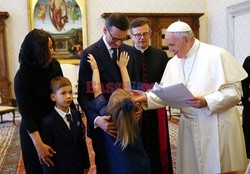 Premier Morawiecki z rodziną podczas audiencji u papieża Franciszka