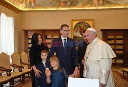 Premier Morawiecki z rodziną podczas audiencji u papieża Franciszka