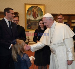 Premier Morawiecki z rodziną podczas audiencji u papieża Franciszka