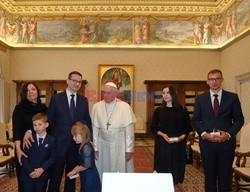 Premier Morawiecki z rodziną podczas audiencji u papieża Franciszka