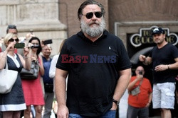 Russell Crowe promuje Il Gladiatore in concerto