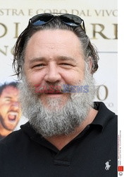 Russell Crowe przypomina św. Mikołaja