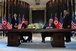 Donald Trump spotkał się z Kim Dzong Unem w Singapurze