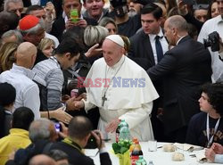 Papież Franciszek zjadł obiad z 1500 ubogimi