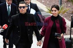 Cristiano Ronaldo i Georgina Rodriguez w drodze do sądu