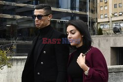 Cristiano Ronaldo i Georgina Rodriguez w drodze do sądu