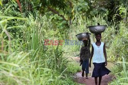 Sceny z życia codziennego dzieci i młodzieży w Lome, Togo - BSIP