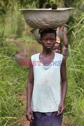 Sceny z życia codziennego dzieci i młodzieży w Lome, Togo - BSIP