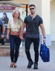  Britney Spears z chłopakiem na zakupach