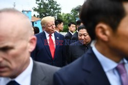 Donald Trump i Kim Dzong Un w strefie zdemilitaryzowanej