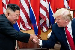 Donald Trump i Kim Dzong Un w strefie zdemilitaryzowanej