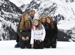 Holenderska rodzina królewska na nartach
