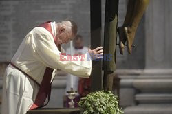 Droga Kryżowa z udziałem Papieża Franciszka w Watykanie