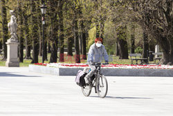 Obowiązuje nakaz zasłaniania nosa i ust