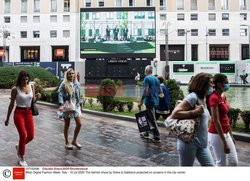 Tydzień Mody męskiej wyświetlany na telebimach