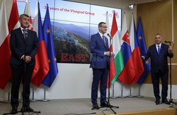 Premier Mateusz Morawiecki na wspólej konferencji z Orbanem i Babisem w Brukseli