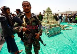 Rebelianci Huthi w Jemenie pokazują finanse na walkę