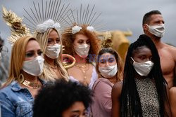 500 kobiet w bieliźnie demonstruje przeciwko dyktatowi mody