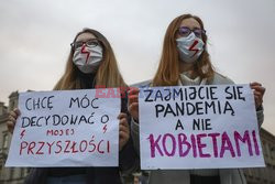 Protest kolejkowy Strajku Kobiet w Krakowie