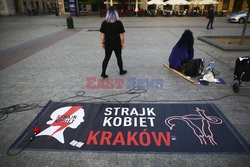 Protest kolejkowy Strajku Kobiet w Krakowie