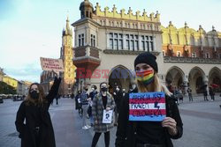 Protest kolejkowy Strajku Kobiet w Krakowie