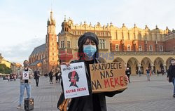 Protest kolejkowy Strajku Kobiet w Krakowie