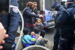 Pikieta solidarnościowa Strajku Kobiet przed sądem