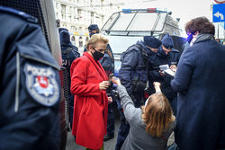 Pikieta solidarnościowa Strajku Kobiet przed sądem