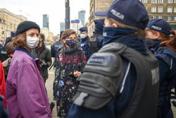 Pikieta solidarnościowa Strajku Kobiet przed sądem