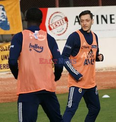 Mesut Ozil na treningu i podczas meczu