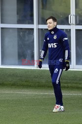 Mesut Ozil na treningu i podczas meczu