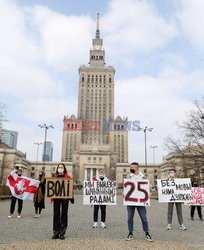 Większy ruch w sklepach meblowych i budowlanych przed lockdownem