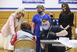 Jennifer Garner i Jill Biden w centrum szczepień
