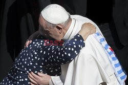 Papież Franciszek ucałował numer obozowy Lidii Maksymowicz