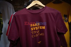 Handlarze podróbkami założyli własną markę odzieży - AFP