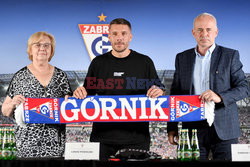 Powitanie Lukasa Podolskiego na stadionie Górnika Zabrze