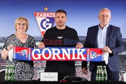 Powitanie Lukasa Podolskiego na stadionie Górnika Zabrze