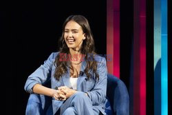 Jessica Alba i Ashton Kutcher na prezentacji AT&T 5G