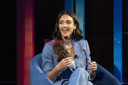 Jessica Alba i Ashton Kutcher na prezentacji AT&T 5G