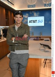 Jessica Alba i Ashton Kutcher na prezentacji AT&T 5G