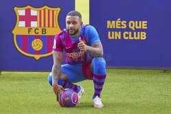 Memphis Depay podpisał kontrakt z Barceloną