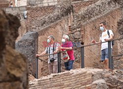 Turyści w Koloseum