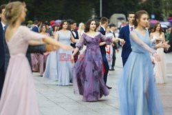Polscy maturzyści zatańczyli poloneza w Wilnie