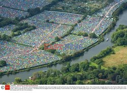 Tysiące ludzi na festiwalu w Reading